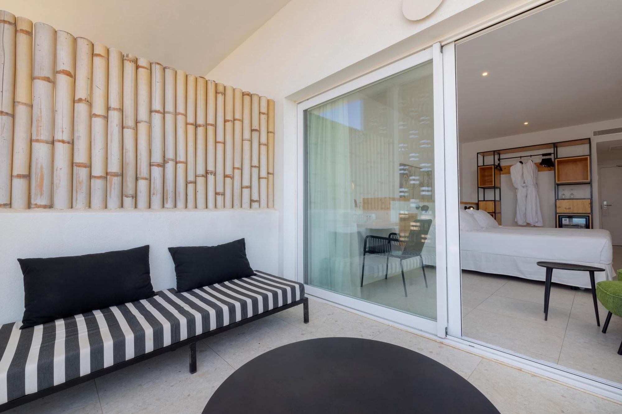 فندق هوتل أيرون بارك بلايا ذي بالما المظهر الخارجي الصورة A sliding door