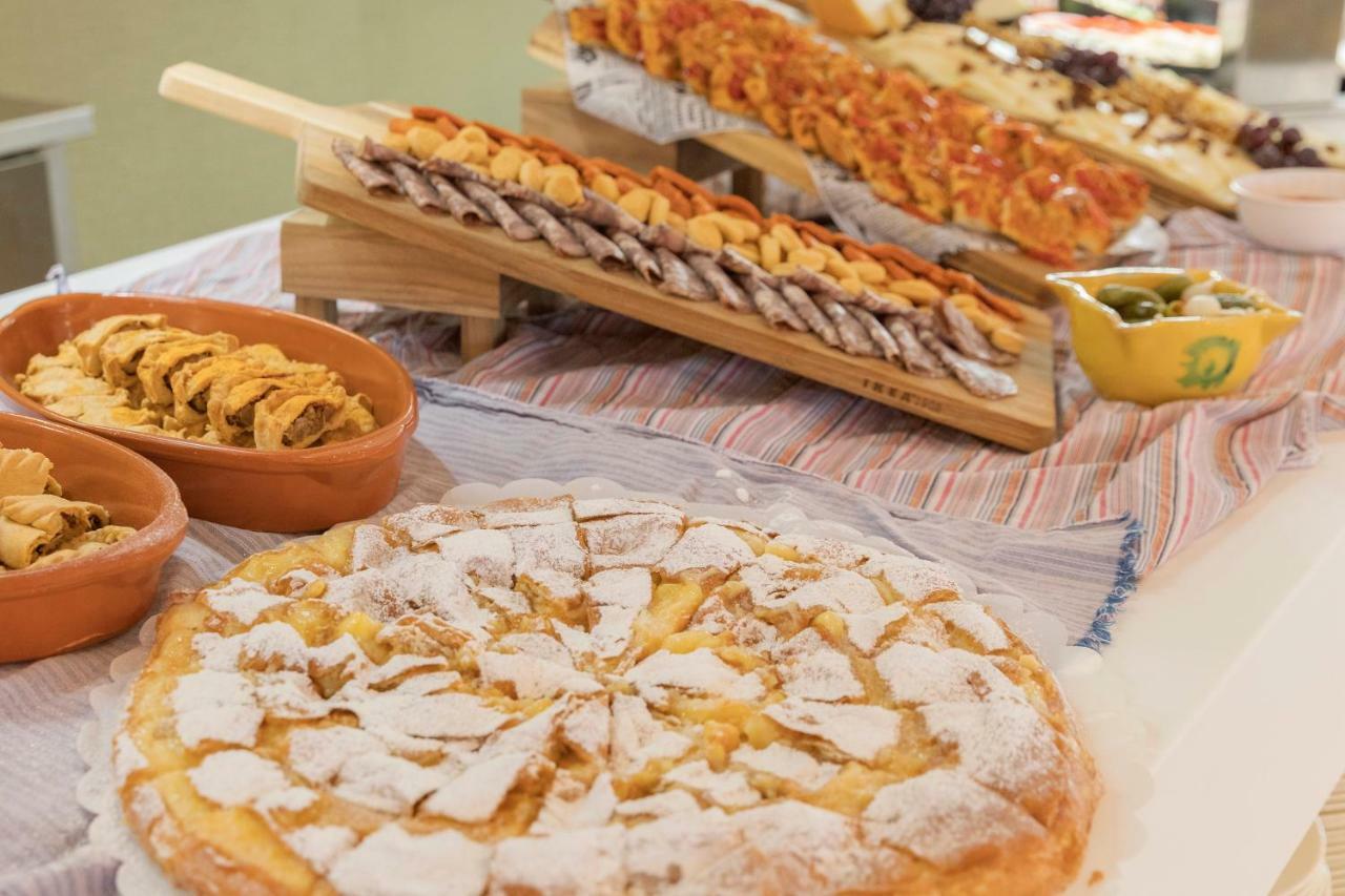 فندق هوتل أيرون بارك بلايا ذي بالما المظهر الخارجي الصورة A Spanish Christmas dessert
