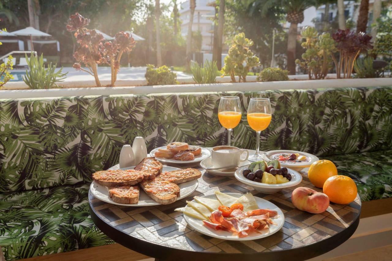 فندق هوتل أيرون بارك بلايا ذي بالما المظهر الخارجي الصورة A typical breakfast