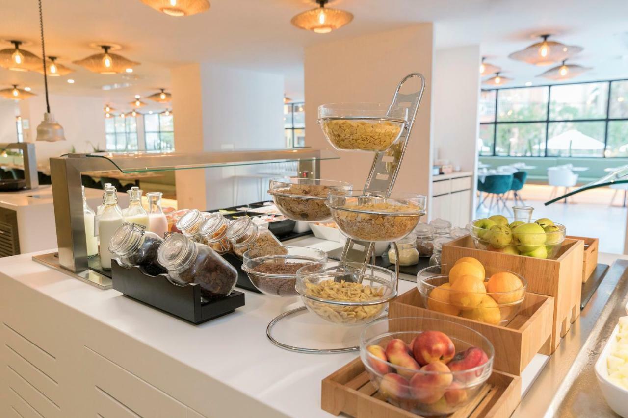 فندق هوتل أيرون بارك بلايا ذي بالما المظهر الخارجي الصورة A breakfast buffet at a hotel