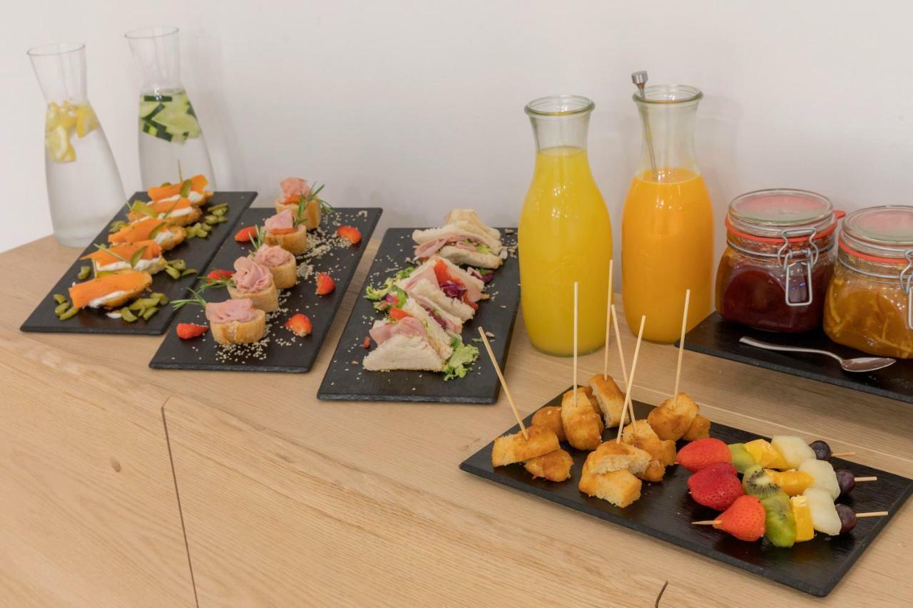 فندق هوتل أيرون بارك بلايا ذي بالما المظهر الخارجي الصورة A selection of tapas
