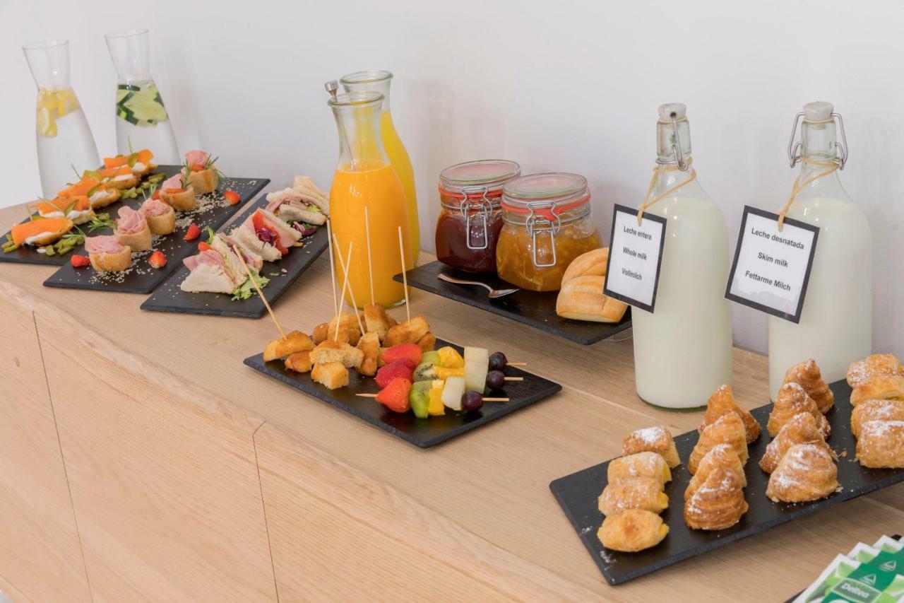 فندق هوتل أيرون بارك بلايا ذي بالما المظهر الخارجي الصورة A continental breakfast